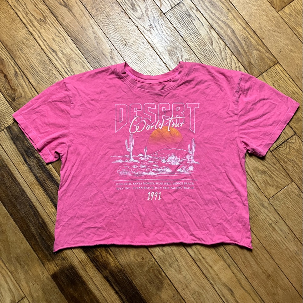 Social Culture Desert World Tour Graphic T Shirt Cropped Pink Cotton Size L